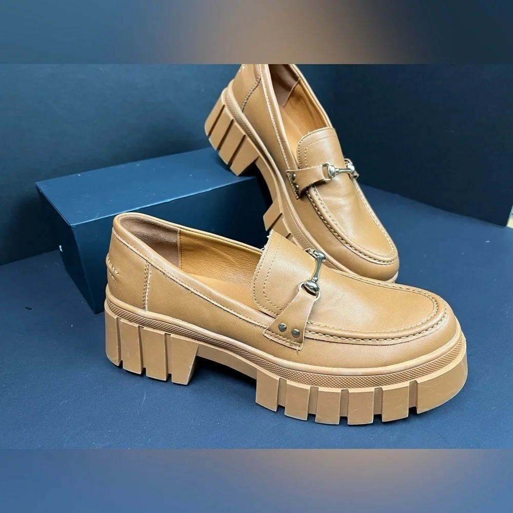 Women's New York and Company Seraphina Platform Loafers NEW. Size 8.5